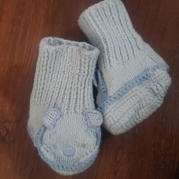Disney Newborn Winnie-the-Pooh Knitted Baby Booties - Picture 3 of 6